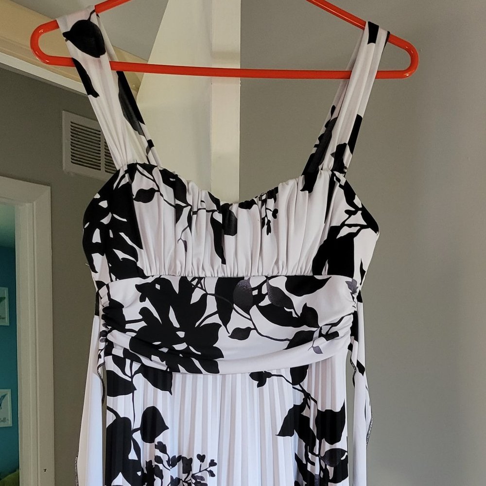 Black and white Floral